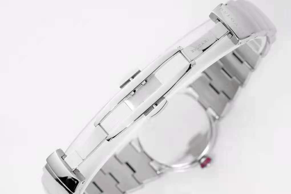 Lvcea Emerald Green Dial in Steel with D1am0nd Bezel